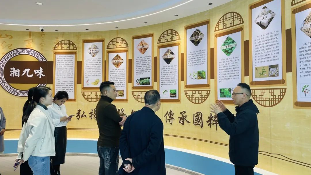 種下梧桐樹(shù)，引得鳳凰來(lái)