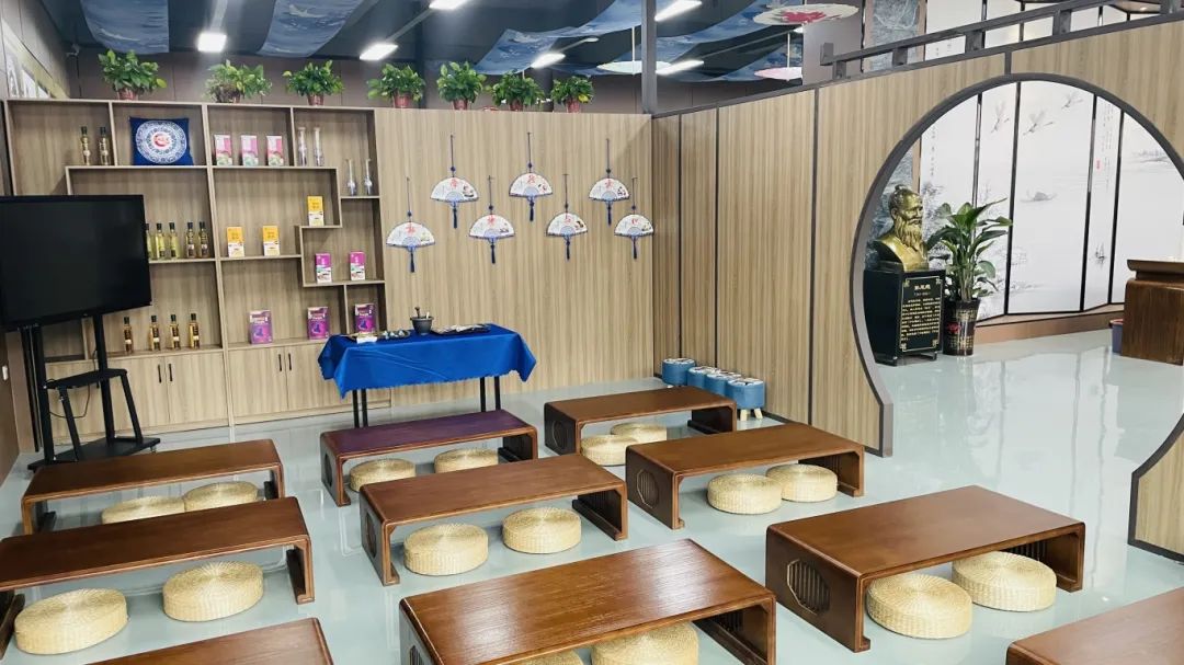 種下梧桐樹(shù)，引得鳳凰來(lái)