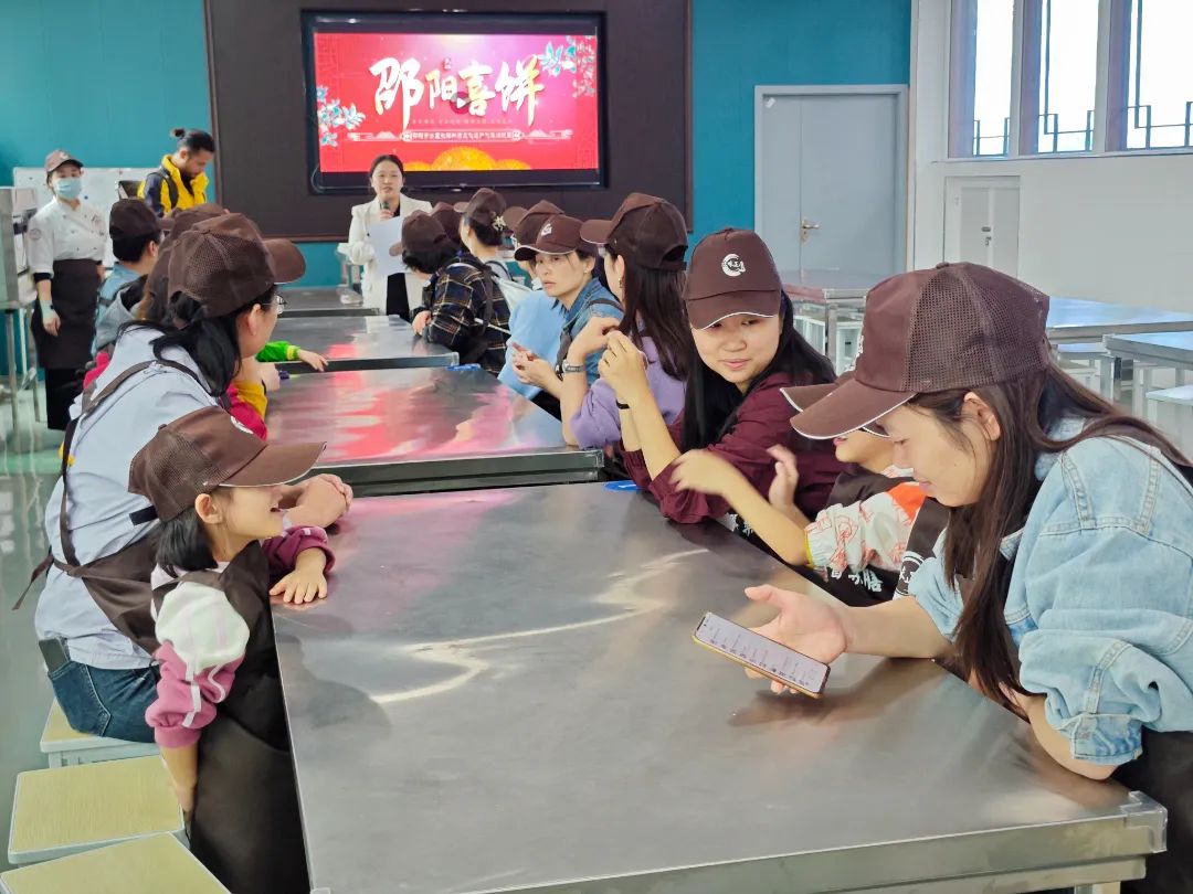 邵陽學(xué)院附屬第二醫(yī)院團(tuán)建秋游拓展活動在天香生物紫色健康產(chǎn)業(yè)園盛大啟航